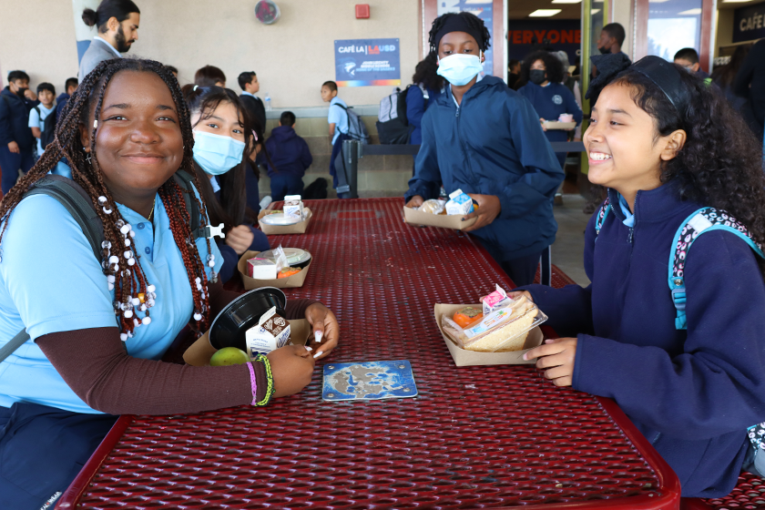 students eating lunch