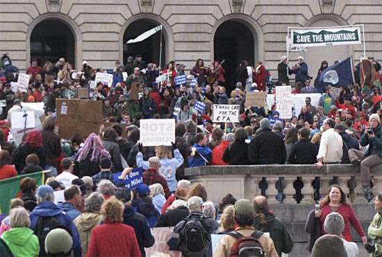 lisa bennett - Wendell Berry Joins Anti-Mountaintop Removal Sit-In